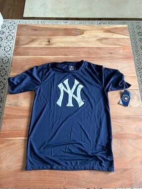 Genuine Merchandise Yankees Navy Athletic Crewneck Tee